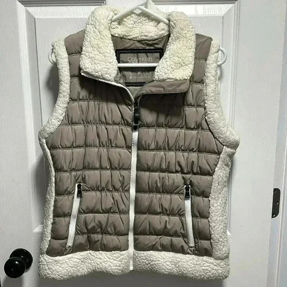 CALVIN KLEIN TAN AND CREAM SHERPA VEST - Picture 3 of 5